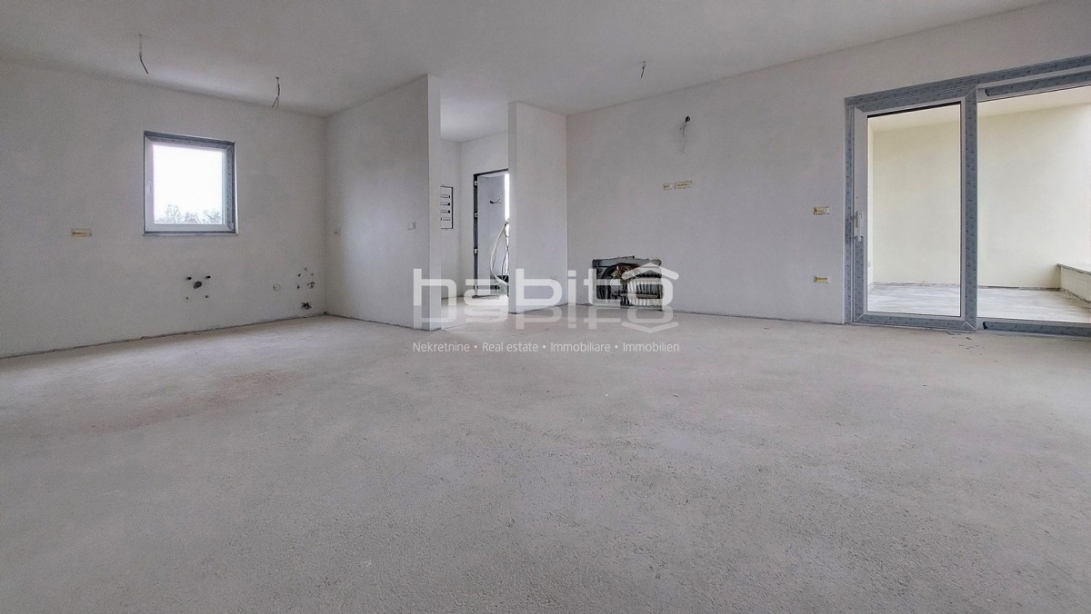 Poreč-Parenzo, nuovo appartamento di 91 m2, 1° piano, 1500 m dal mare