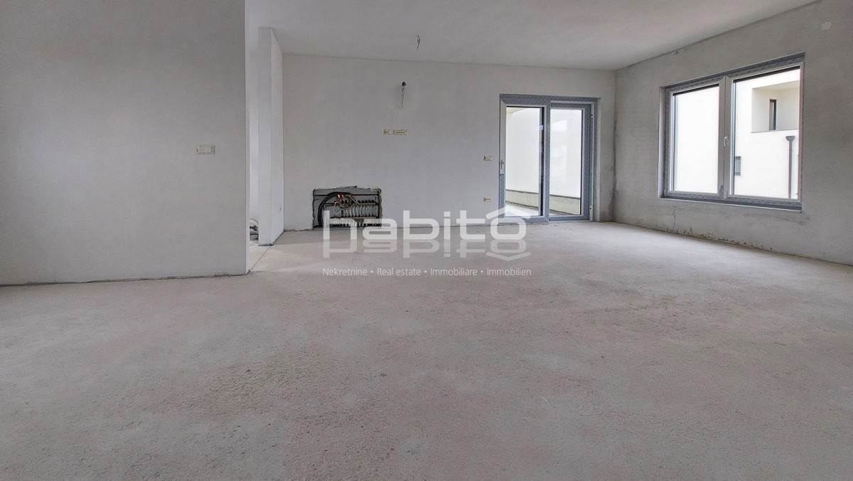 Poreč-Parenzo, nuovo appartamento di 91 m2, 1° piano, 1500 m dal mare