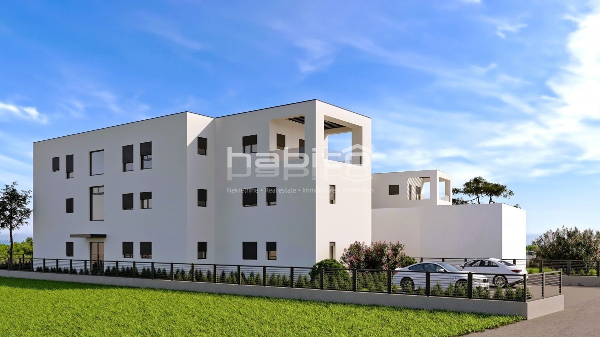 Poreč-Parenzo, nuovo appartamento di 91 m2, 1° piano, 1500 m dal mare