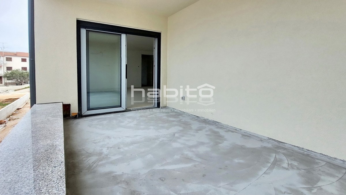 Poreč-Parenzo, nuovo appartamento di 91 m2, 1° piano, 1500 m dal mare