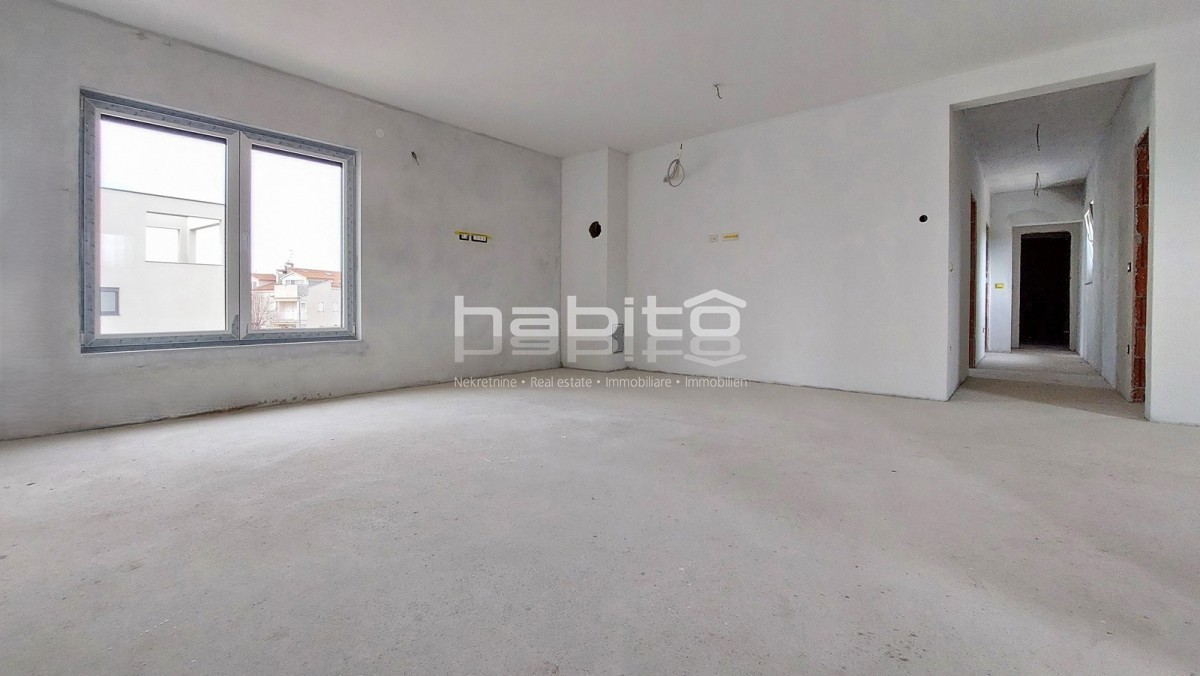 Poreč-Parenzo, nuovo appartamento di 91 m2, 1° piano, 1500 m dal mare