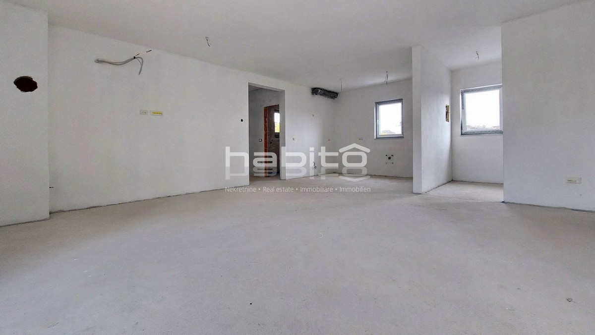 Poreč-Parenzo, nuovo appartamento di 91 m2, 1° piano, 1500 m dal mare