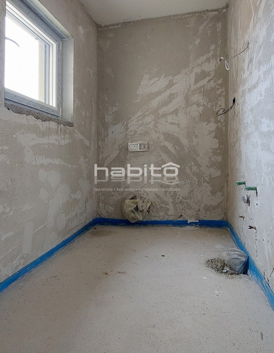 Poreč-Parenzo, nuovo appartamento di 91 m2, 1° piano, 1500 m dal mare