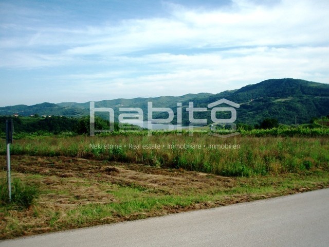 Motovun (10 km) - Terreno edificabile con vista su Montona e il lago di Butoniga!