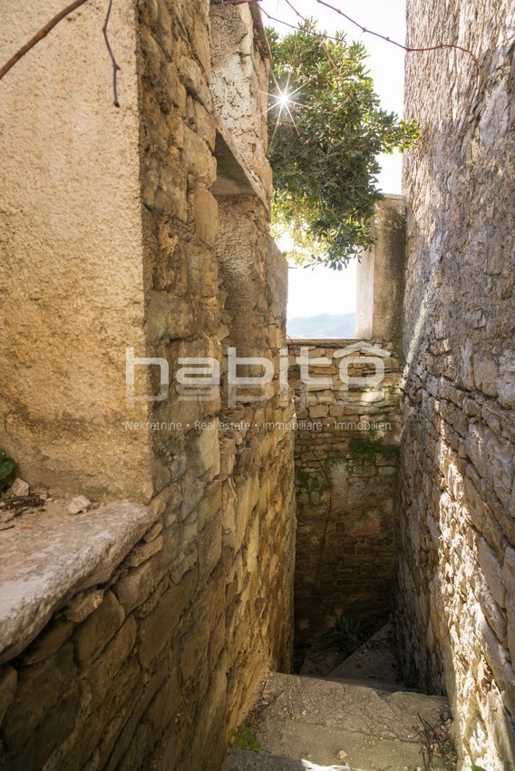 MOTOVUN - BELLA CASA DI PIETRA IN VENDITA - VISTA FANTASTICA!