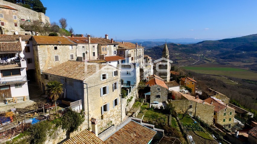 MOTOVUN - BELLA CASA DI PIETRA IN VENDITA - VISTA FANTASTICA!