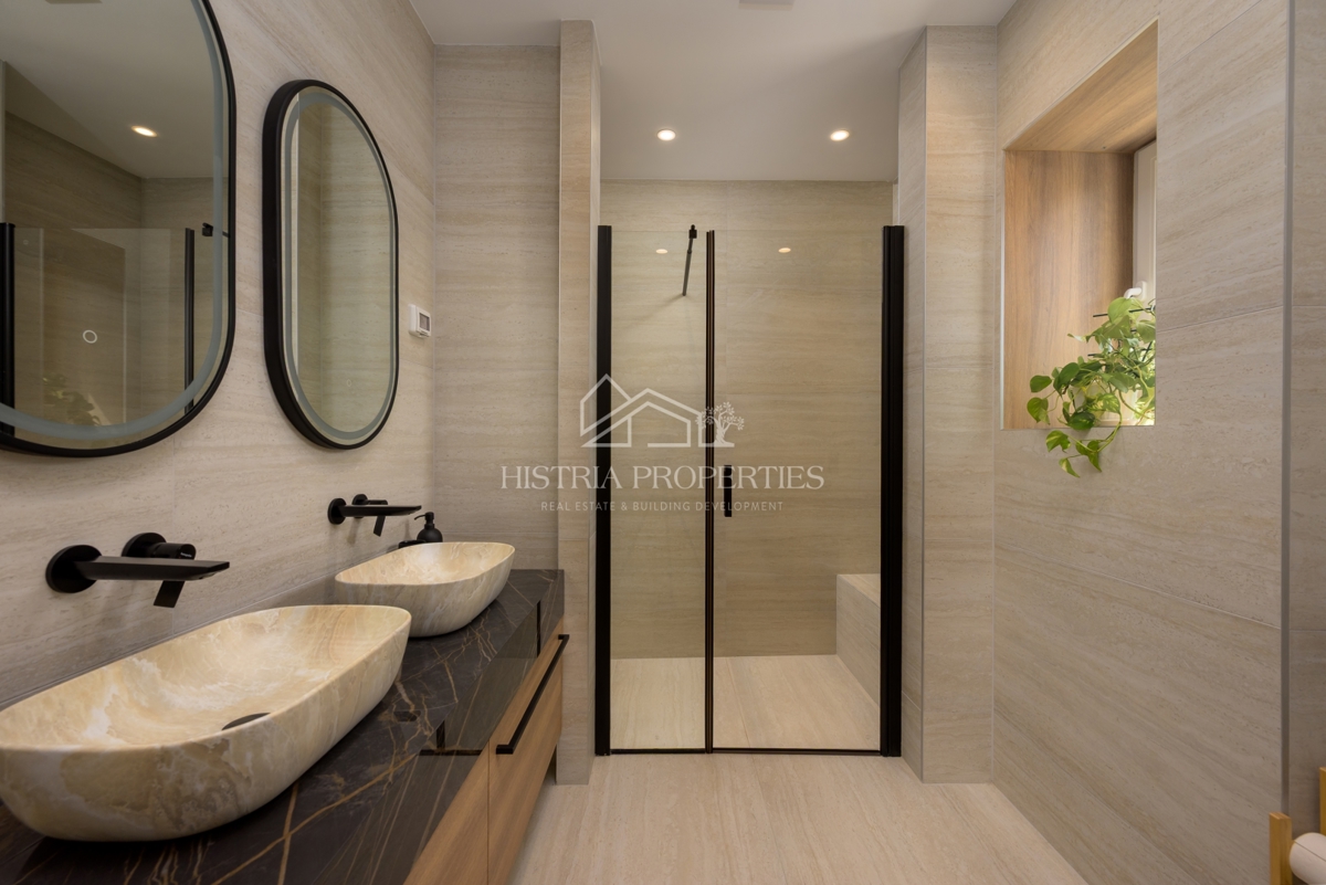 Villa estremamente economica, elegante e spaziosa ai margini della città con ricchi comfort e mobili di alta qualità