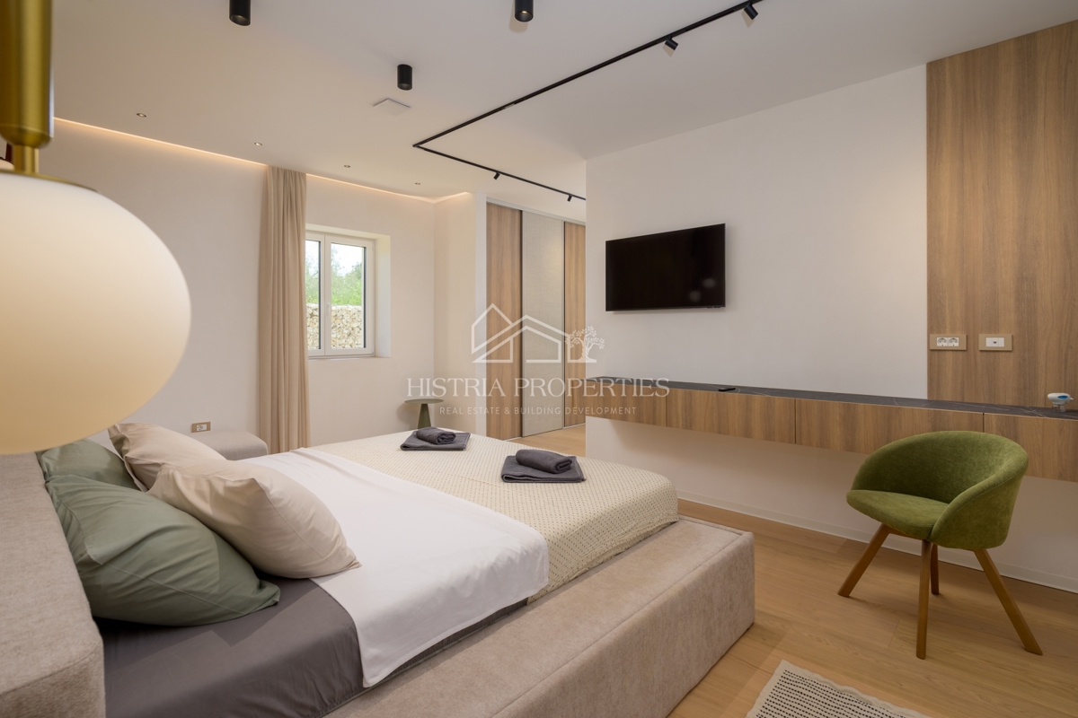 Villa estremamente economica, elegante e spaziosa ai margini della città con ricchi comfort e mobili di alta qualità