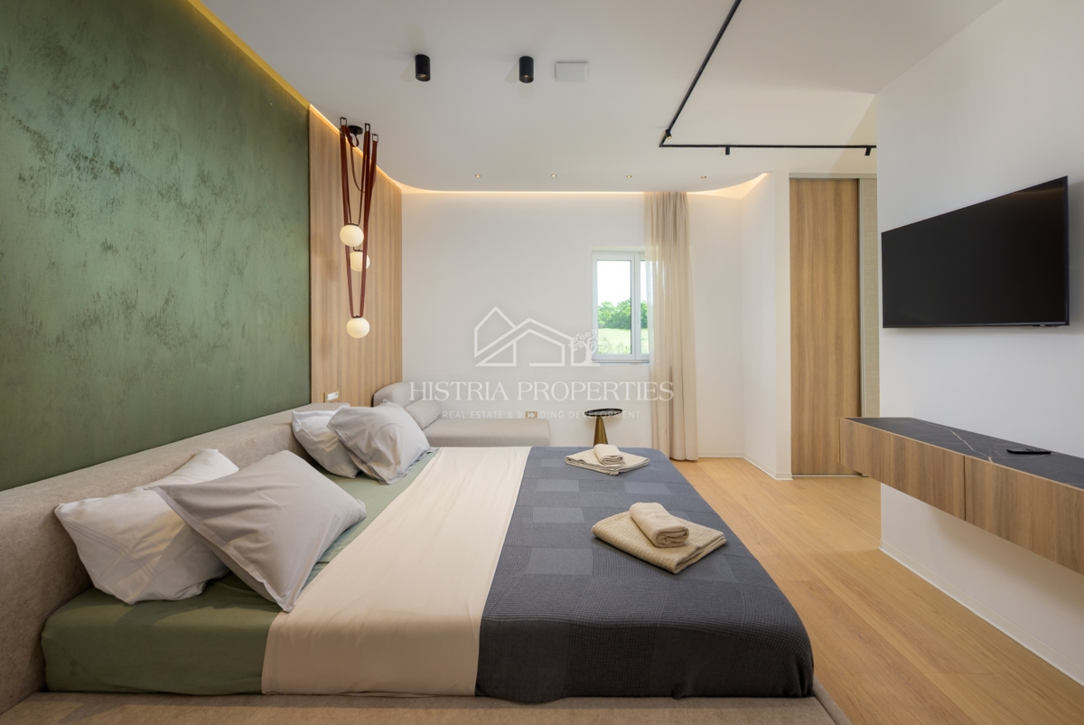 Villa estremamente economica, elegante e spaziosa ai margini della città con ricchi comfort e mobili di alta qualità