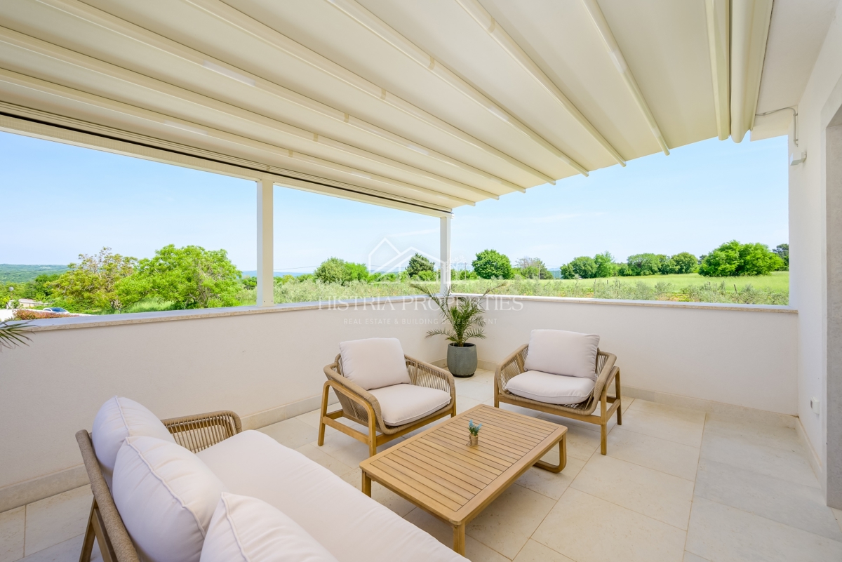 Villa estremamente economica, elegante e spaziosa ai margini della città con ricchi comfort e mobili di alta qualità