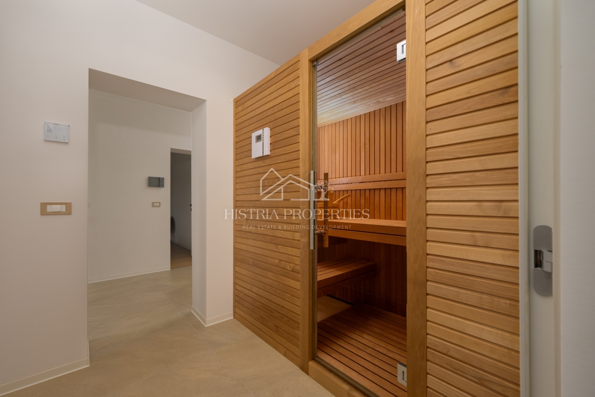 Villa estremamente economica, elegante e spaziosa ai margini della città con ricchi comfort e mobili di alta qualità