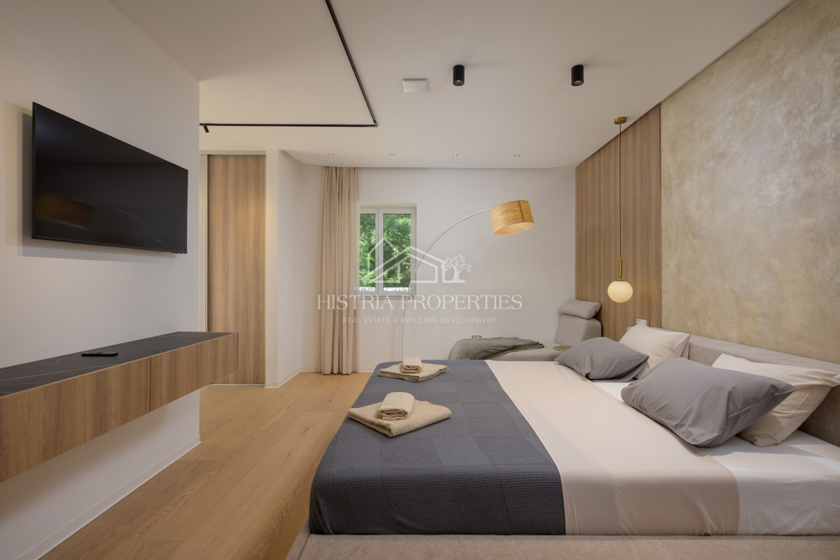 Villa estremamente economica, elegante e spaziosa ai margini della città con ricchi comfort e mobili di alta qualità