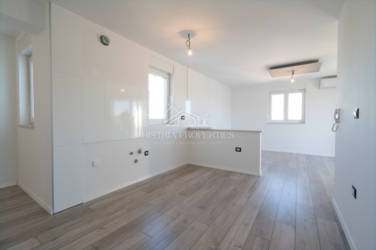 Un appartamento in un nuovo edificio vicino a Parenzo con possibilità di credito è un'opportunità ideale per risolvere il problema abitativo