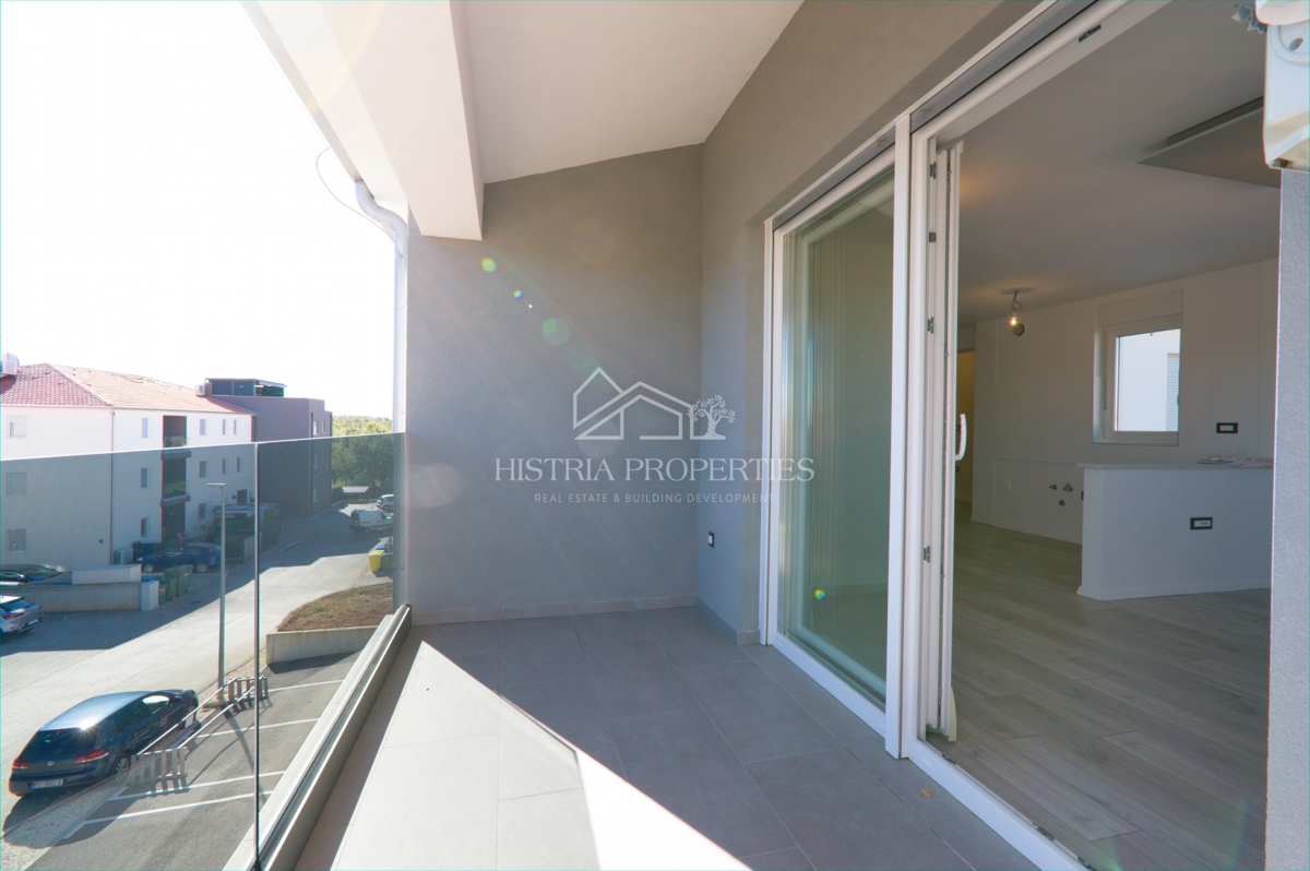 Un appartamento in un nuovo edificio vicino a Parenzo con possibilità di credito è un'opportunità ideale per risolvere il problema abitativo