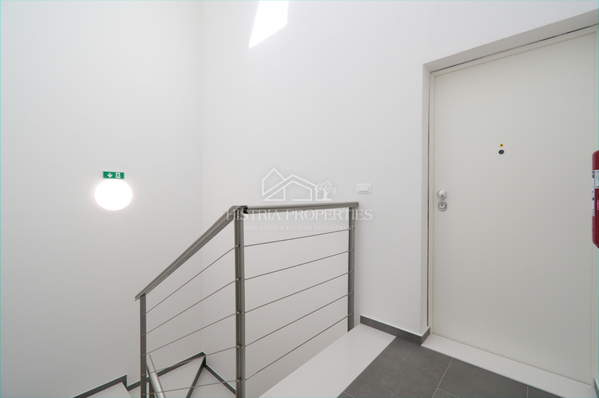 Un appartamento in un nuovo edificio vicino a Parenzo con possibilità di credito è un'opportunità ideale per risolvere il problema abitativo