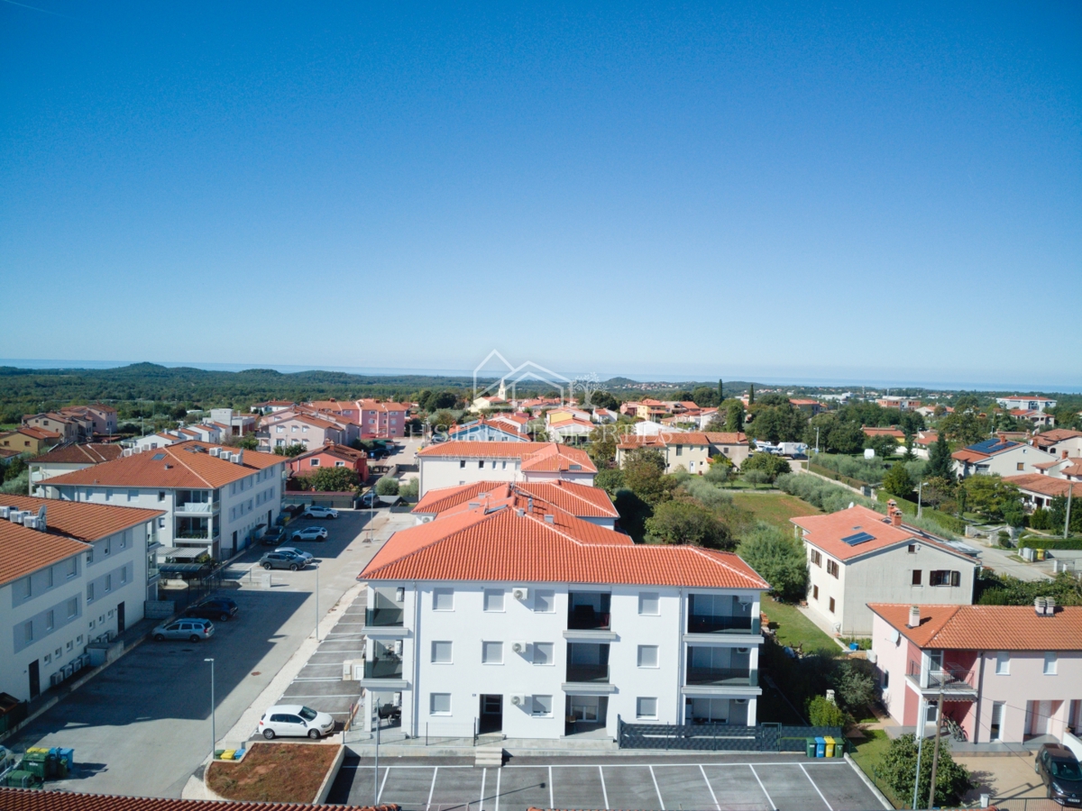 Un appartamento in un nuovo edificio vicino a Parenzo con possibilità di credito è un'opportunità ideale per risolvere il problema abitativo