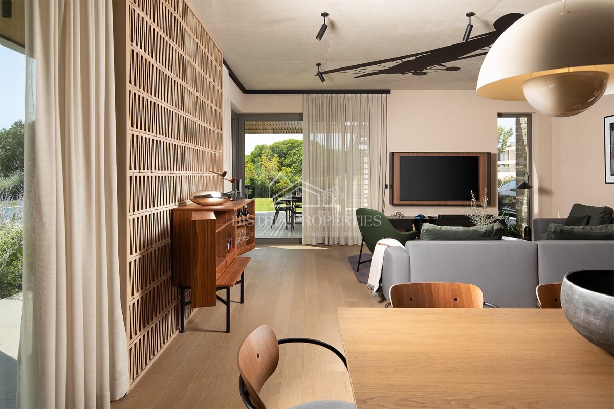 Design architettonico contemporaneo e una casa che vi farà fermare per un momento con una vista suggestiva sulle isole Brioni