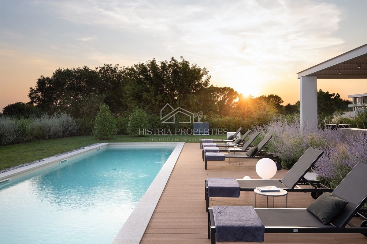 Design architettonico contemporaneo e una casa che vi farà fermare per un momento con una vista suggestiva sulle isole Brioni