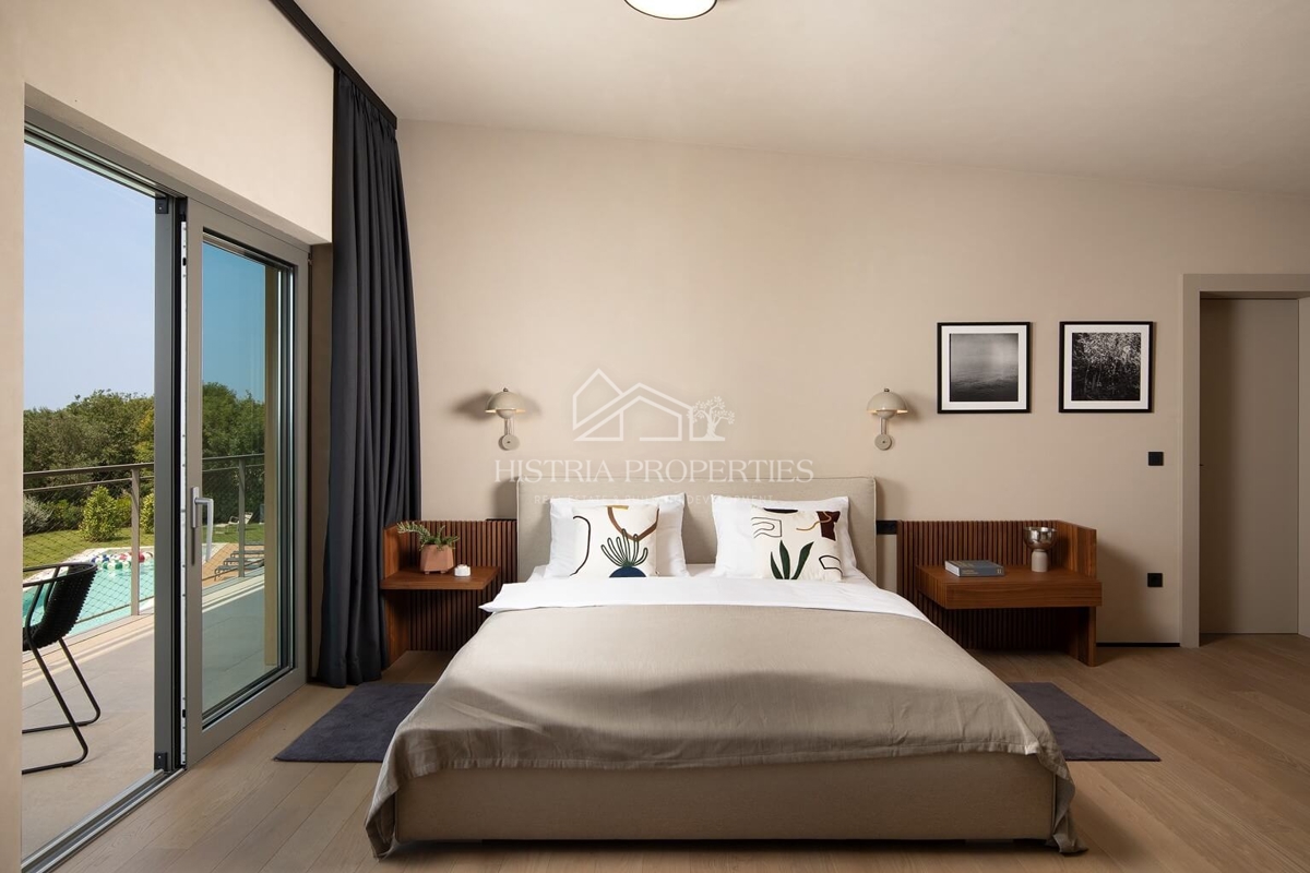 Design architettonico contemporaneo e una casa che vi farà fermare per un momento con una vista suggestiva sulle isole Brioni