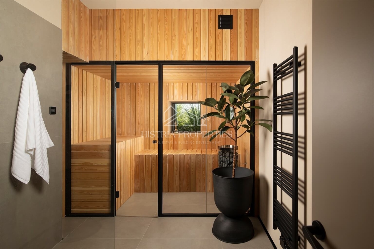 Design architettonico contemporaneo e una casa che vi farà fermare per un momento con una vista suggestiva sulle isole Brioni