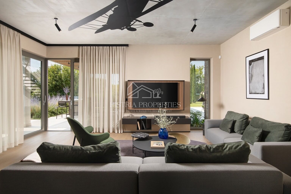 Design architettonico contemporaneo e una casa che vi farà fermare per un momento con una vista suggestiva sulle isole Brioni