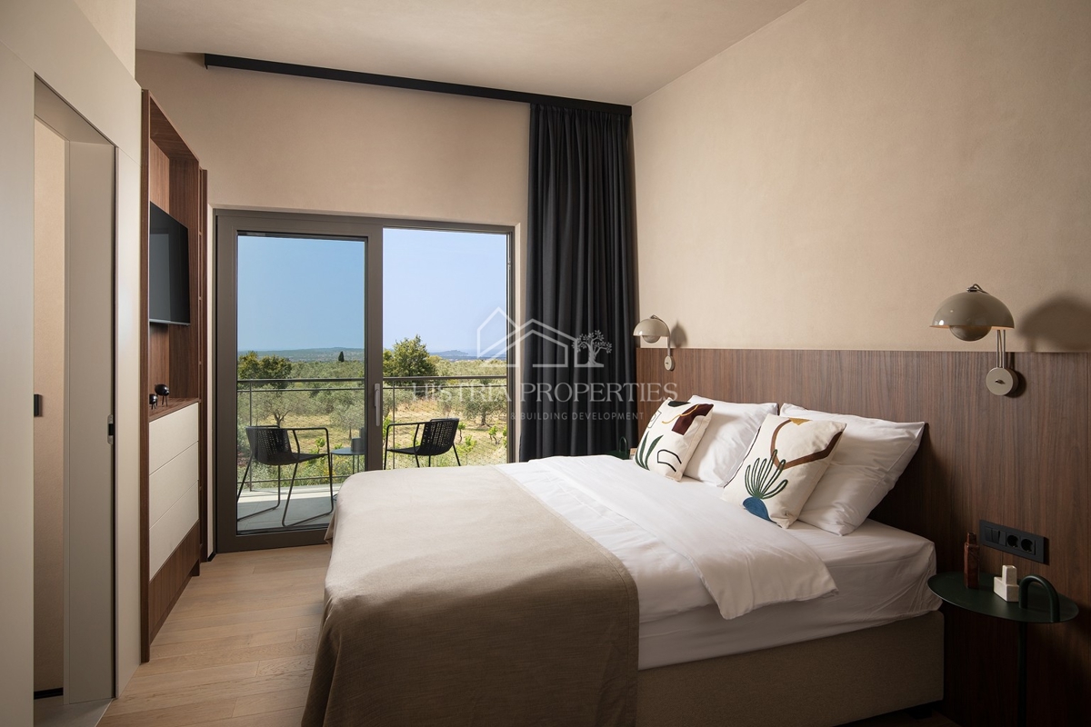 Design architettonico contemporaneo e una casa che vi farà fermare per un momento con una vista suggestiva sulle isole Brioni