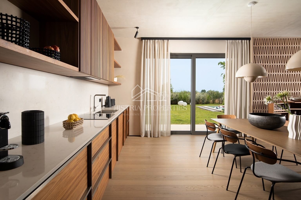 Design architettonico contemporaneo e una casa che vi farà fermare per un momento con una vista suggestiva sulle isole Brioni