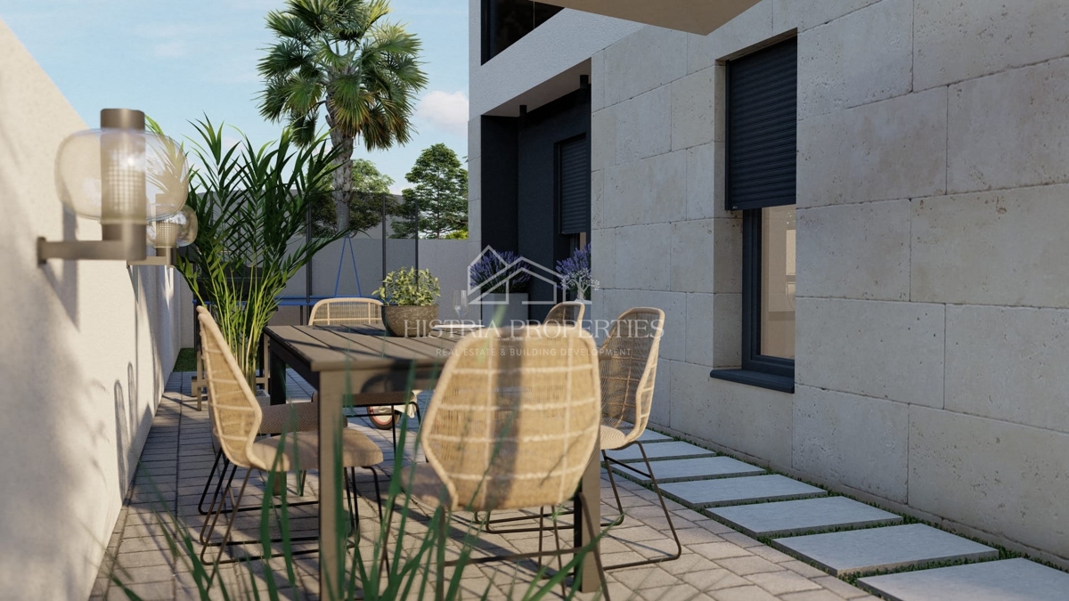 Appartamento di nuova costruzione con ampio cortile vicino al centro di Pola e notevoli vantaggi nell'acquisto