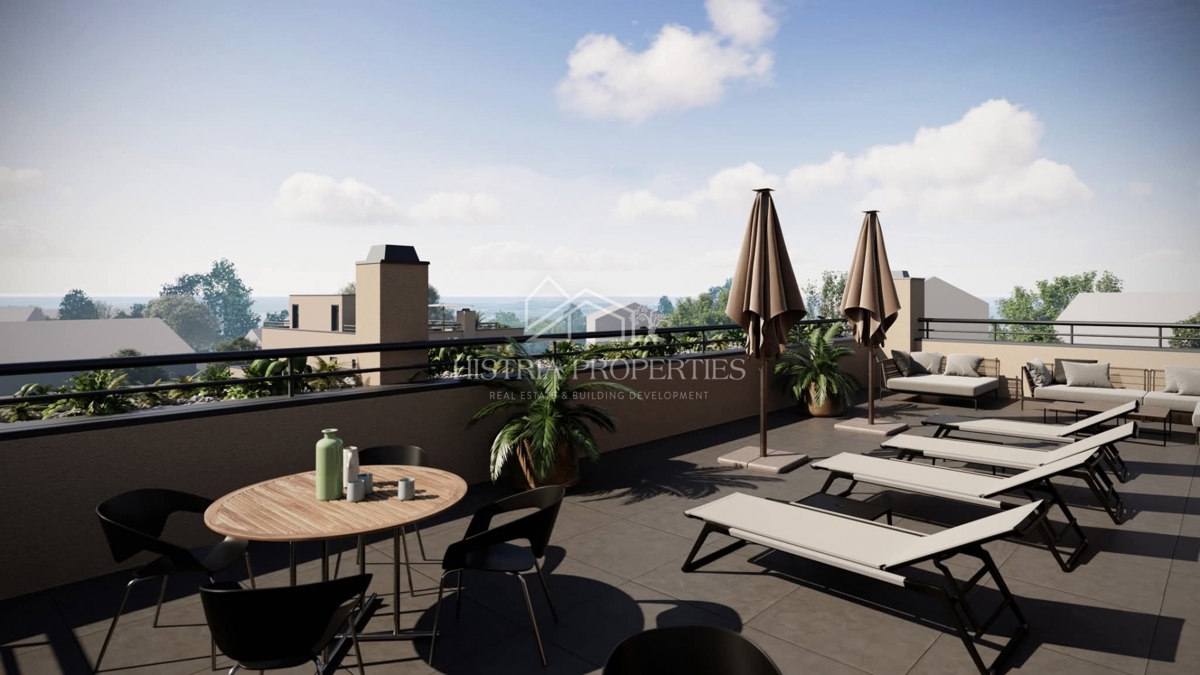 Terrazza panoramica con vista, jacuzzi e spaziosa villa di qualità in una città con tutti i comfort