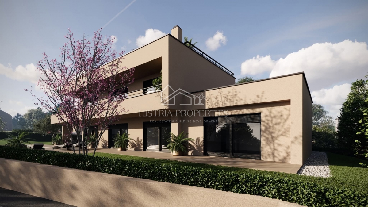 Terrazza panoramica con vista, jacuzzi e spaziosa villa di qualità in una città con tutti i comfort