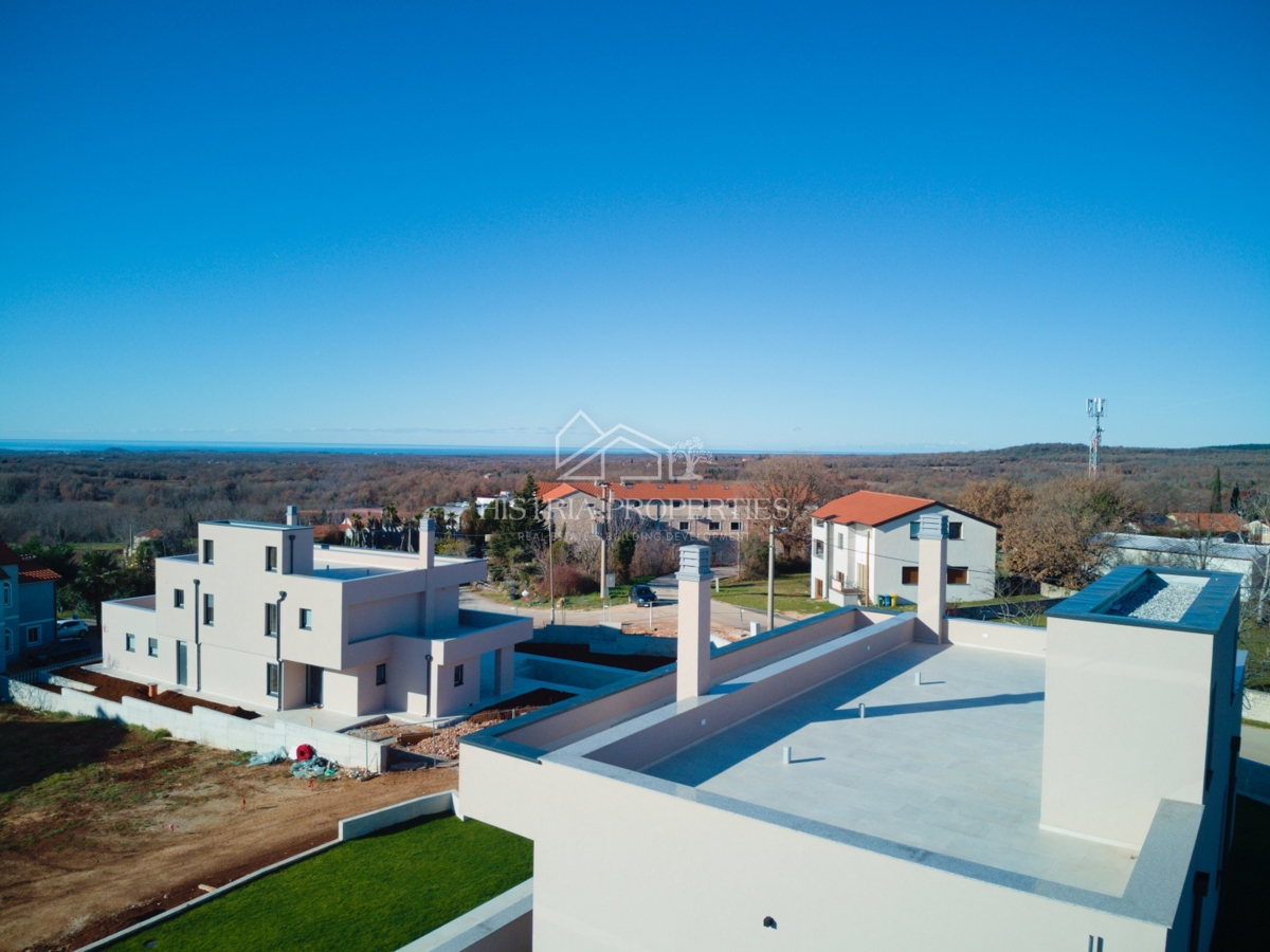 Moderna e confortevole villa con terrazza sul tetto, attrezzature di qualità e una vista unica