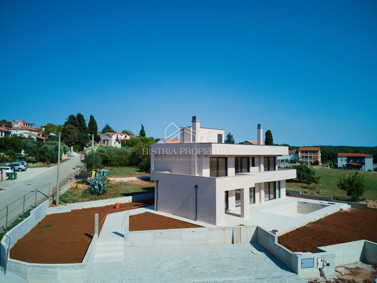 Moderna e confortevole villa con terrazza sul tetto, attrezzature di qualità e una vista unica