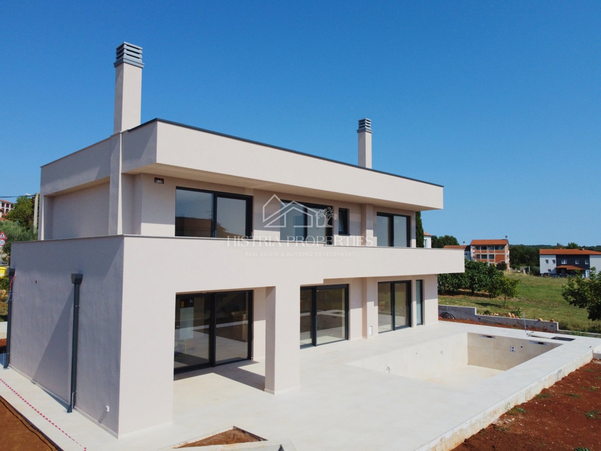 Moderna e confortevole villa con terrazza sul tetto, attrezzature di qualità e una vista unica