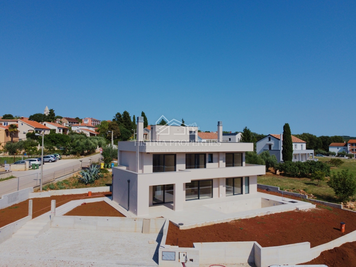 Moderna e confortevole villa con terrazza sul tetto, attrezzature di qualità e una vista unica