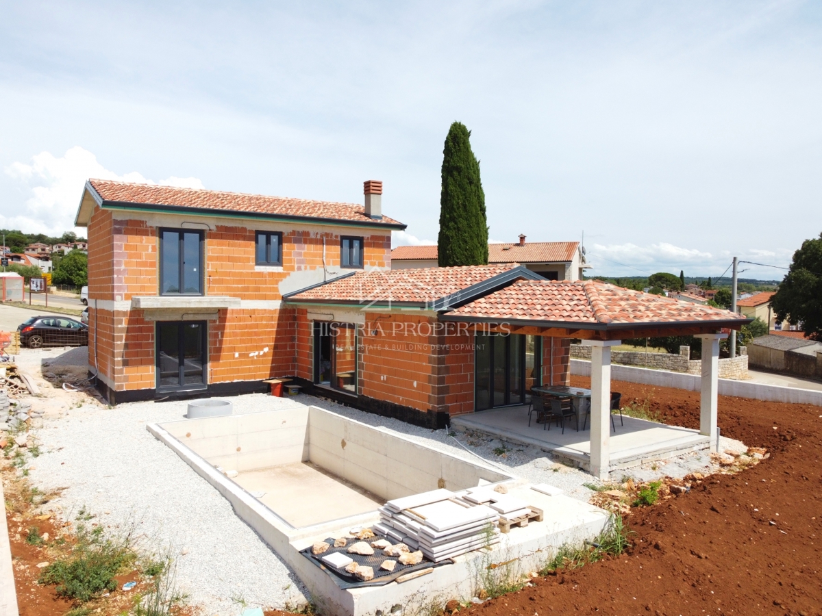 Casa con dettagli istriani riconoscibili e una splendida vista sul mare