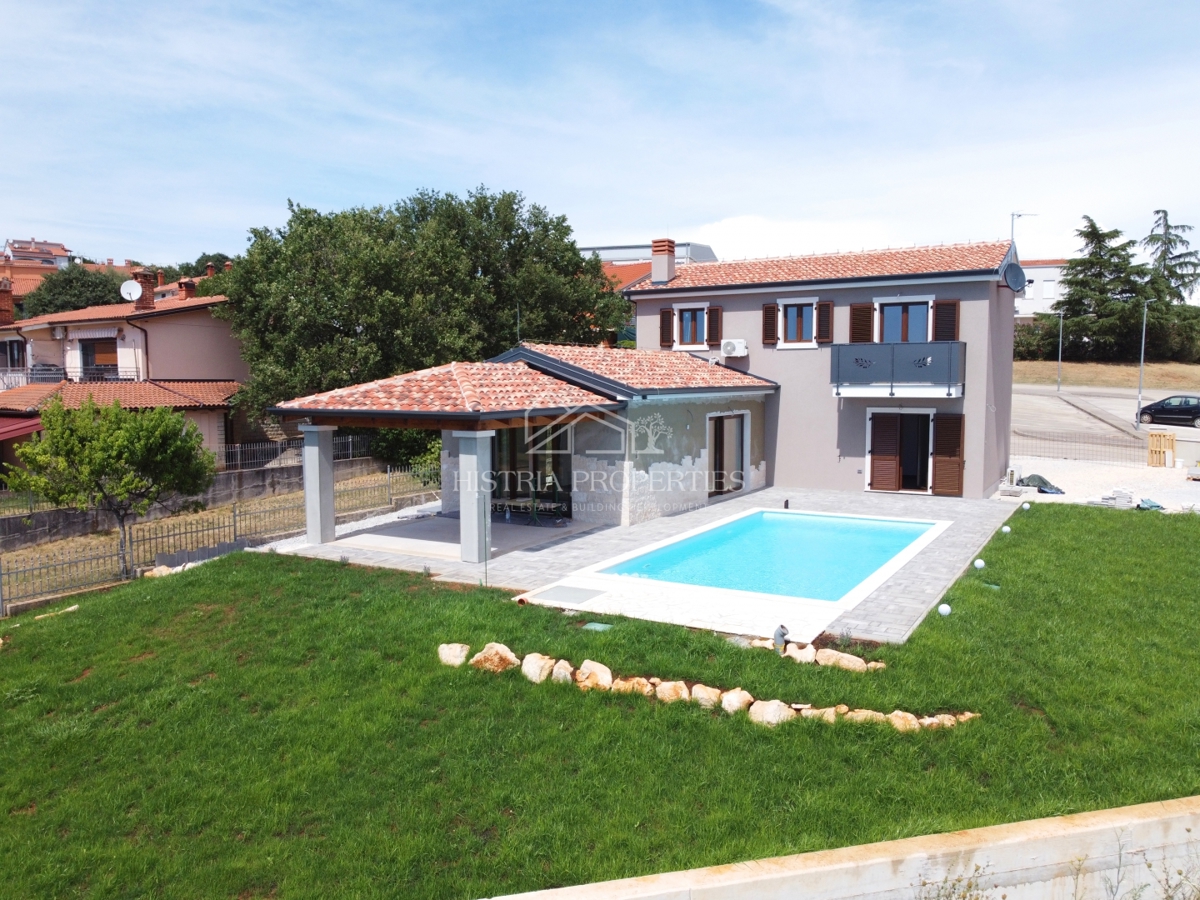 Casa con dettagli istriani riconoscibili e una splendida vista sul mare