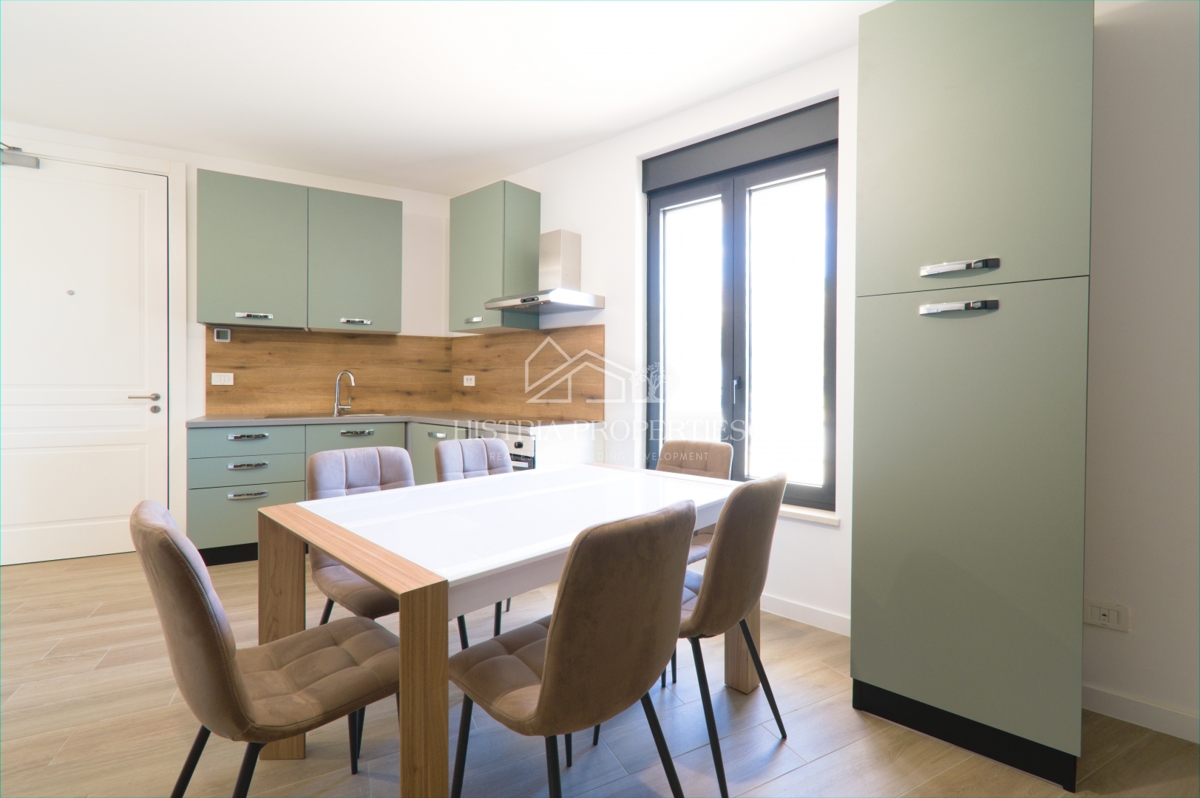 Appartamento arredato in un moderno edificio di nuova costruzione con giardino a 500 metri dalla spiaggia