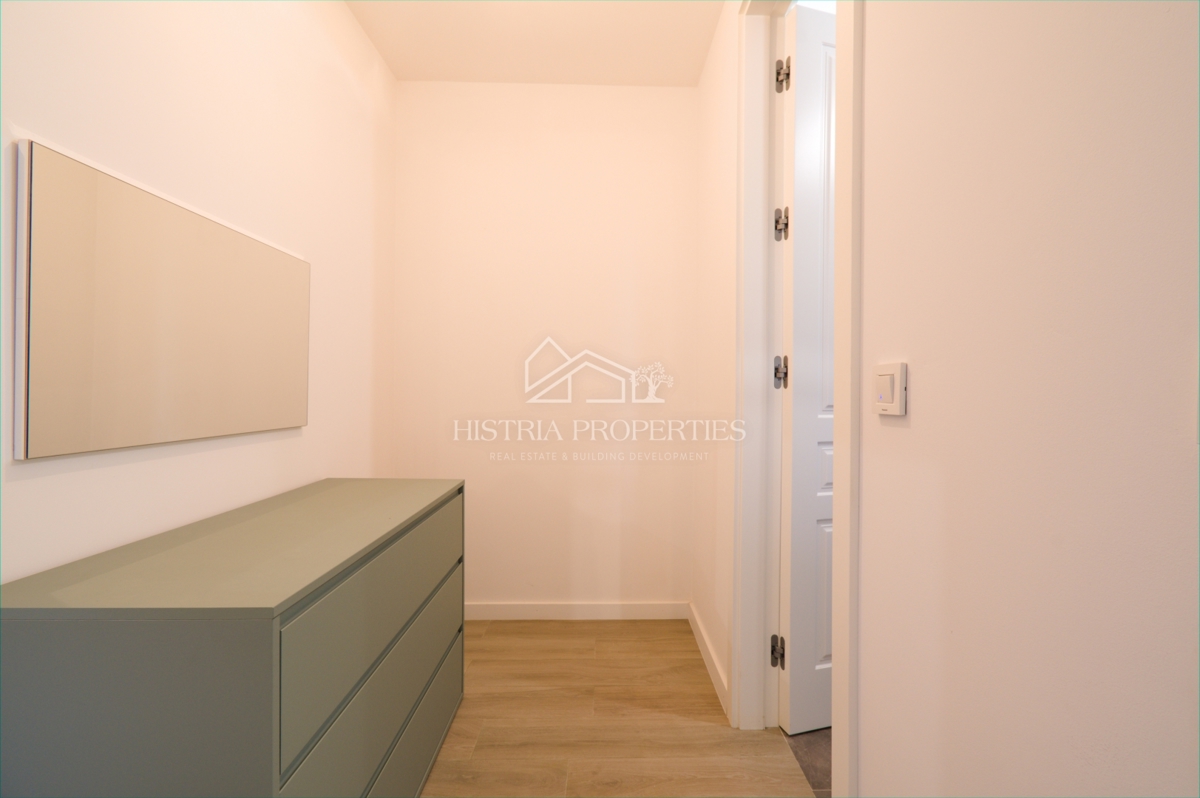 Appartamento arredato in un moderno edificio di nuova costruzione con giardino a 500 metri dalla spiaggia