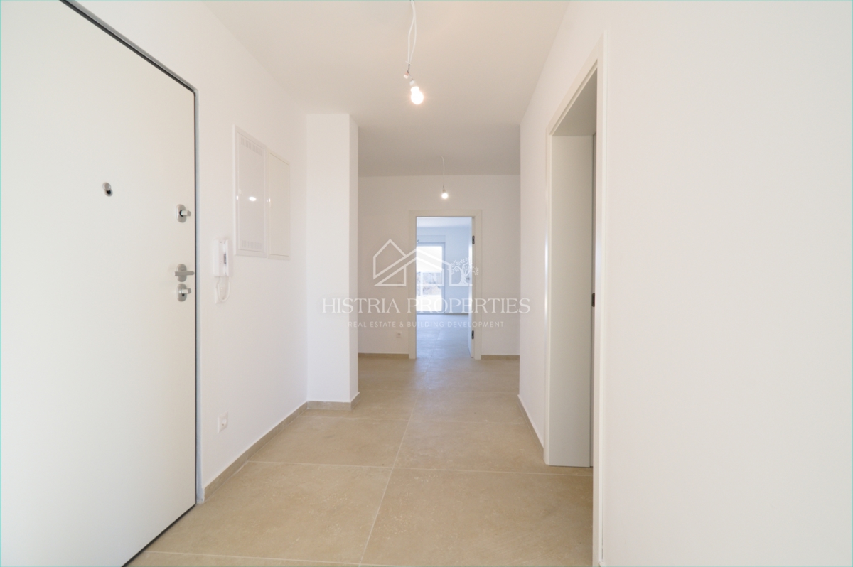 Attico con 2 ampie terrazze, ascensore interno all'appartamento e vista mare