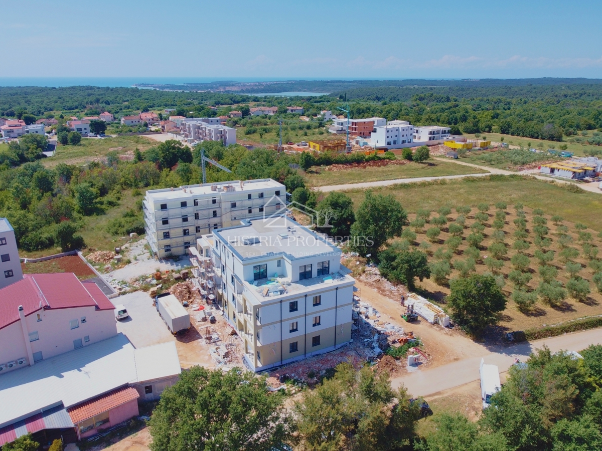 Attico con 2 ampie terrazze, ascensore interno all'appartamento e vista mare