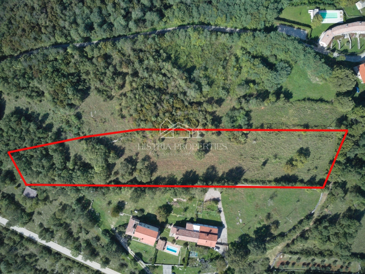 Terreno conveniente per costruire diverse case vicino alla bellissima Grisignana e al paesaggio rilassante