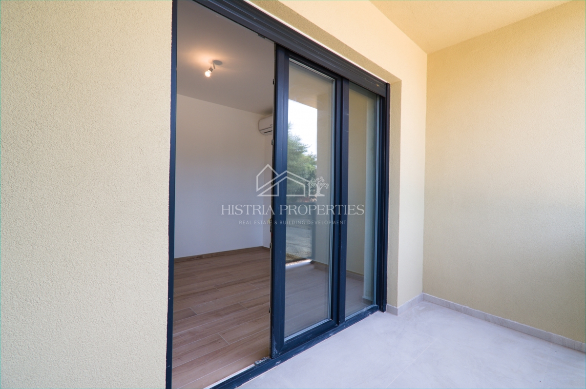 Confortevole appartamento familiare con 2 terrazze e giardino in un nuovo edificio vicino a Parenzo