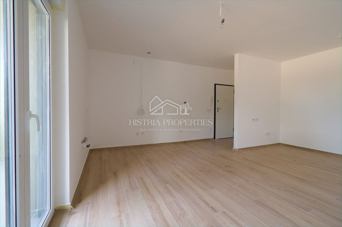 Confortevole appartamento familiare con 2 terrazze e giardino in un nuovo edificio vicino a Parenzo