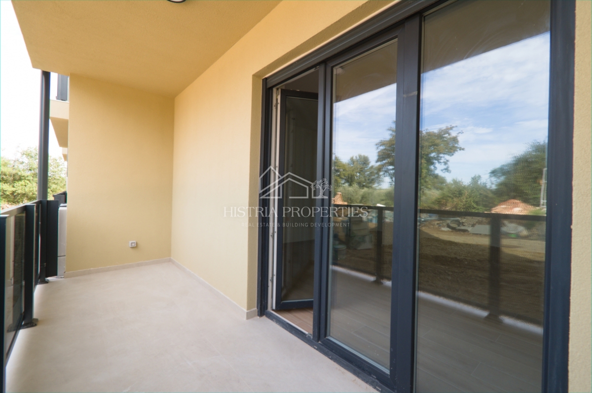 Confortevole appartamento familiare con 2 terrazze e giardino in un nuovo edificio vicino a Parenzo