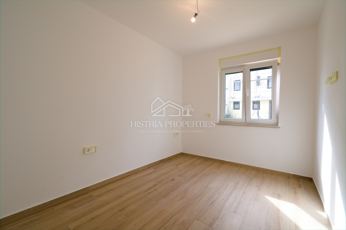 Confortevole appartamento familiare con 2 terrazze e giardino in un nuovo edificio vicino a Parenzo