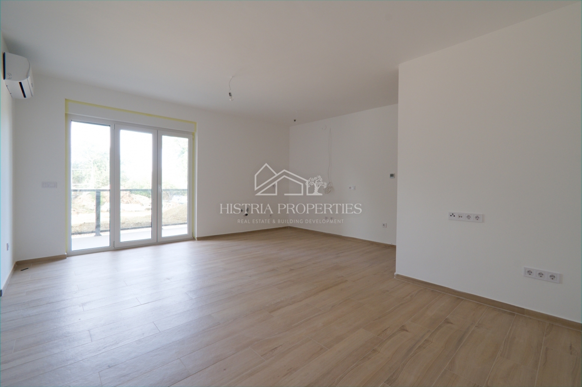 Confortevole appartamento familiare con 2 terrazze e giardino in un nuovo edificio vicino a Parenzo