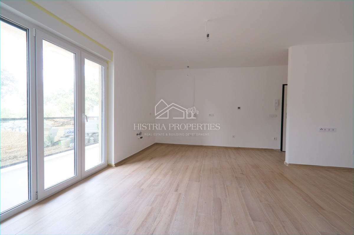 Confortevole appartamento familiare con 2 terrazze e giardino in un nuovo edificio vicino a Parenzo