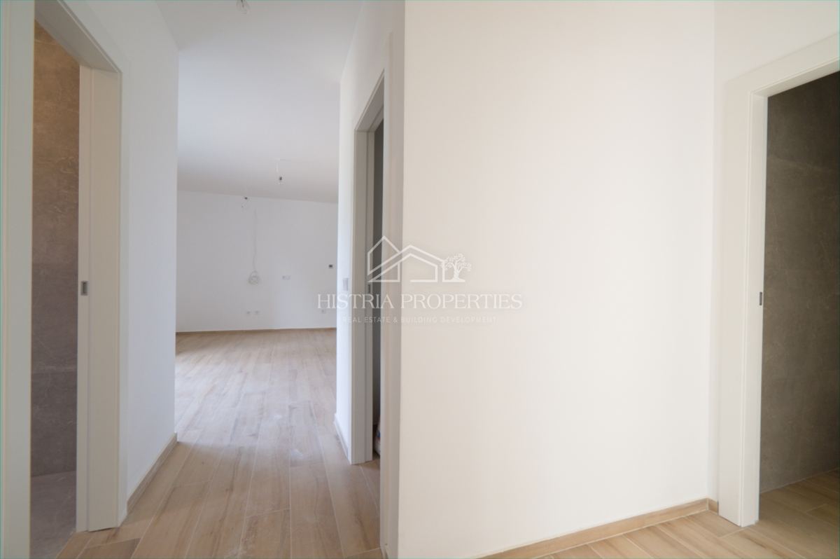 Confortevole appartamento familiare con 2 terrazze e giardino in un nuovo edificio vicino a Parenzo