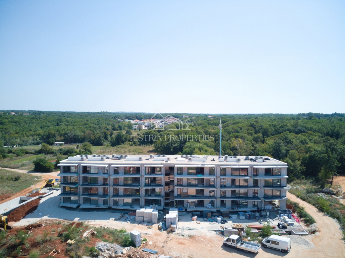 Nuovo edificio di lusso con garage a pochi passi dalla spiaggia nella splendida Parenzo