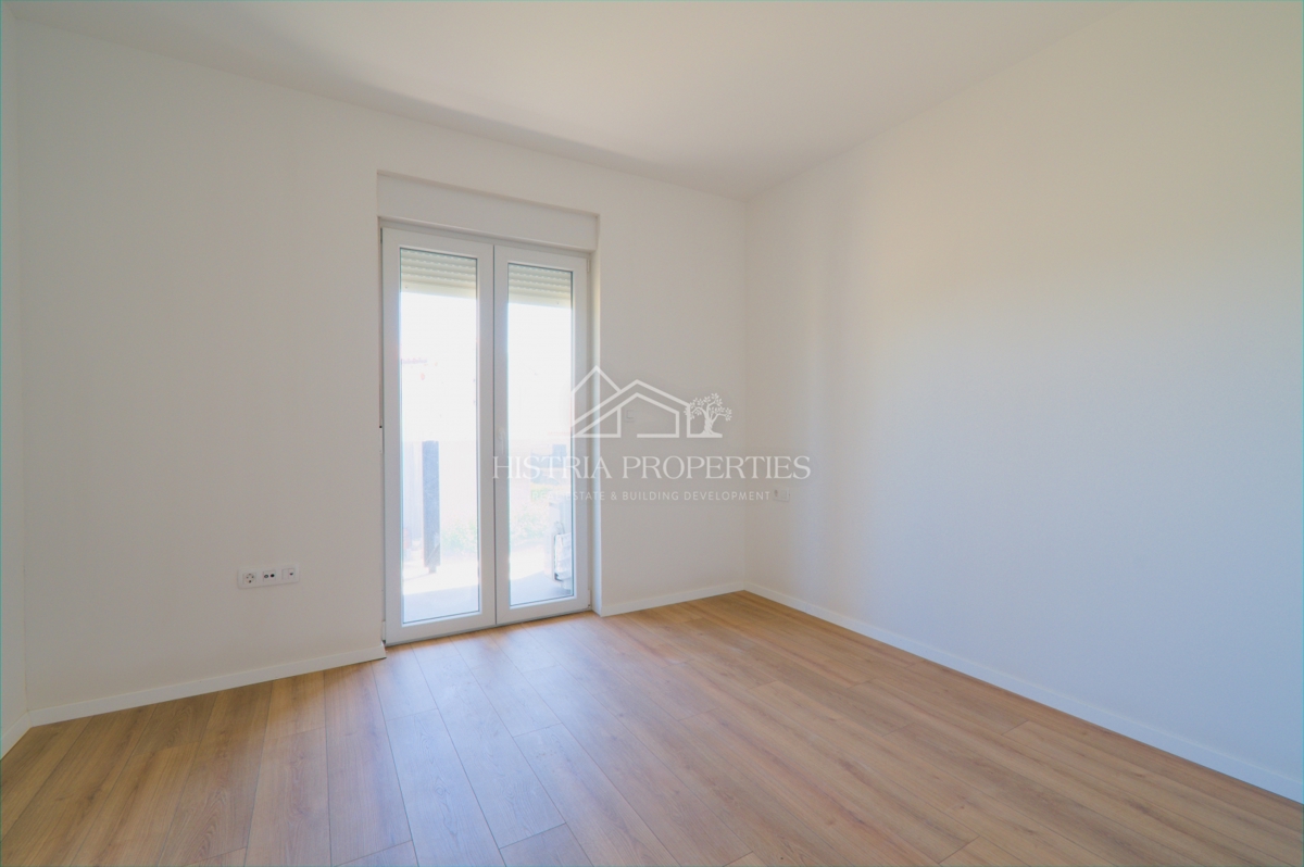 Ampio appartamento con terrazza coperta e vista panoramica sul mare